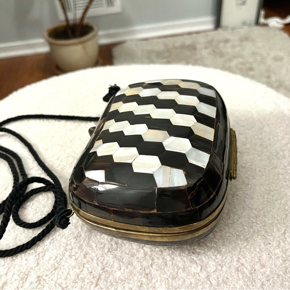 🍭3/$15 vintage 1980s elegant black & white checkered cross body bag open clasp - Picture 7 of 12